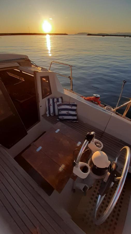 Bed & Boat Brezza Del Mare Hotel Viareggio Exterior photo